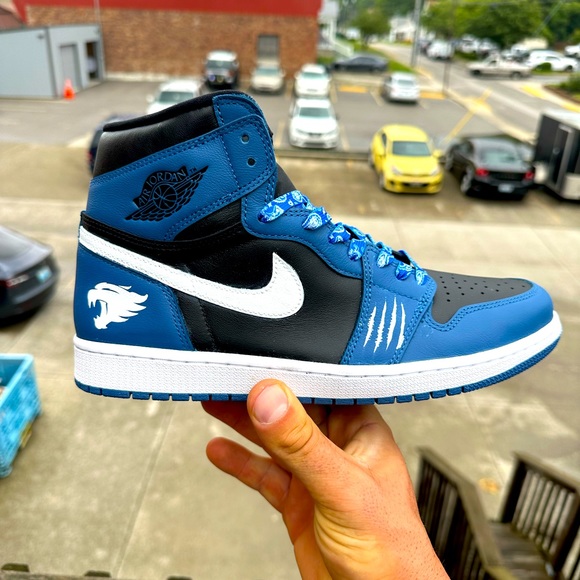 Jordan Other - Custom University of Kentucky wildcats Air Jordan 1. Size 9.5